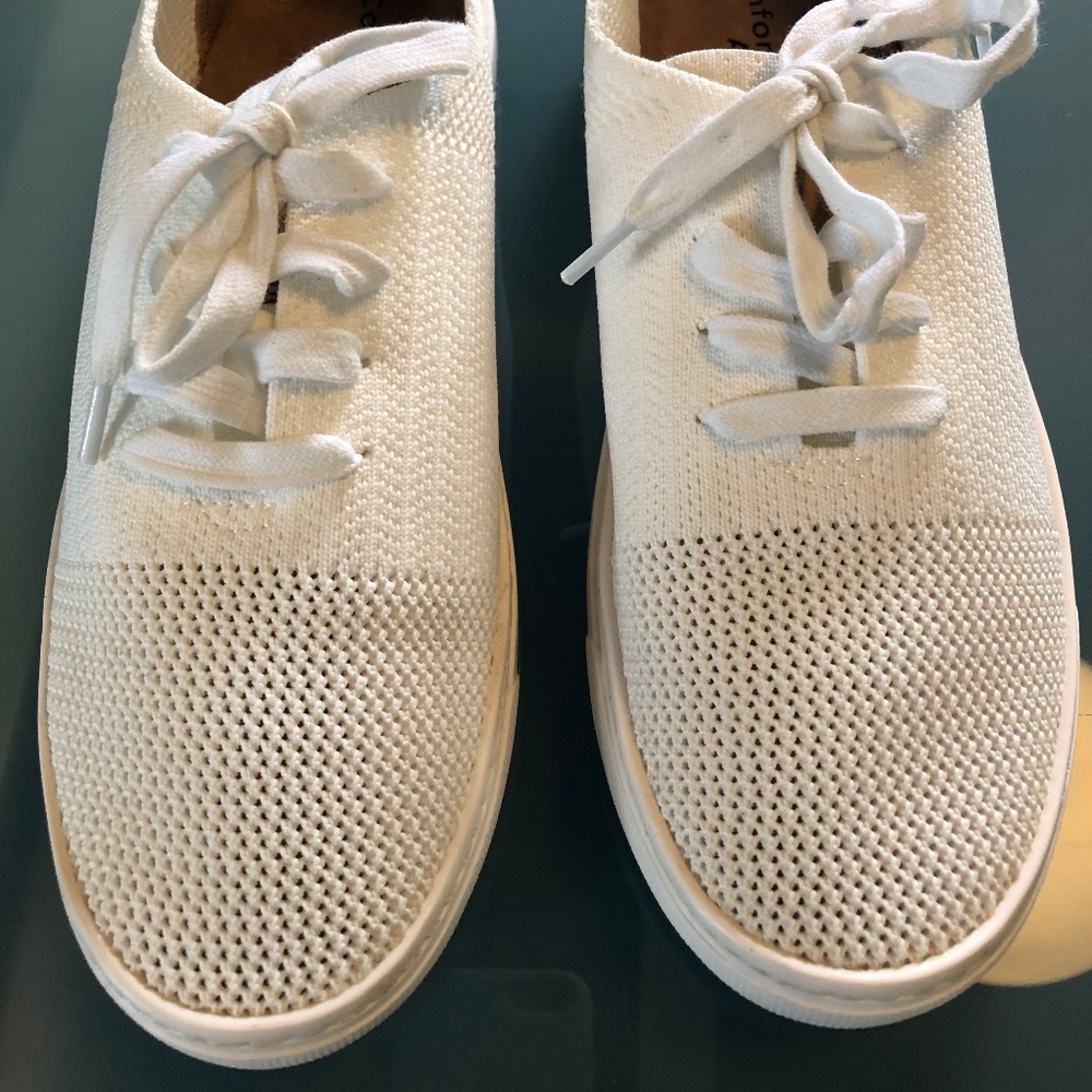 Like New Comfortiva Align Tennis Shoes Woven White
